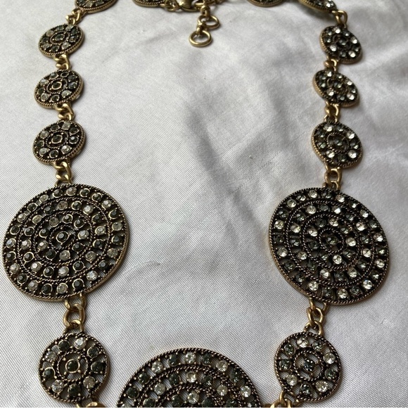 Beautiful‎ Medallion Station Rhinestones Necklace - Picture 2 of 5